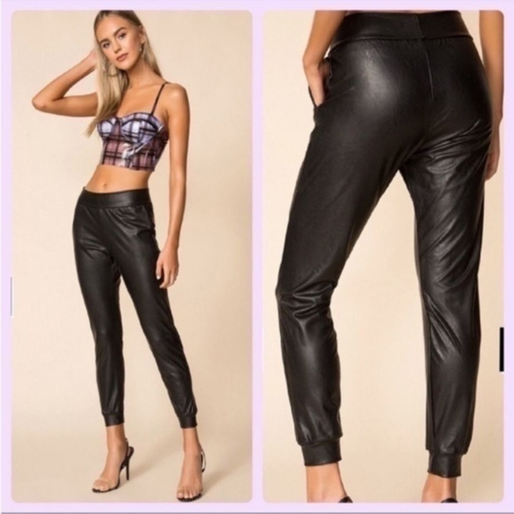 Commando Faux Leather Jogger four-way stretch, cut with a relaxed fit & pockets